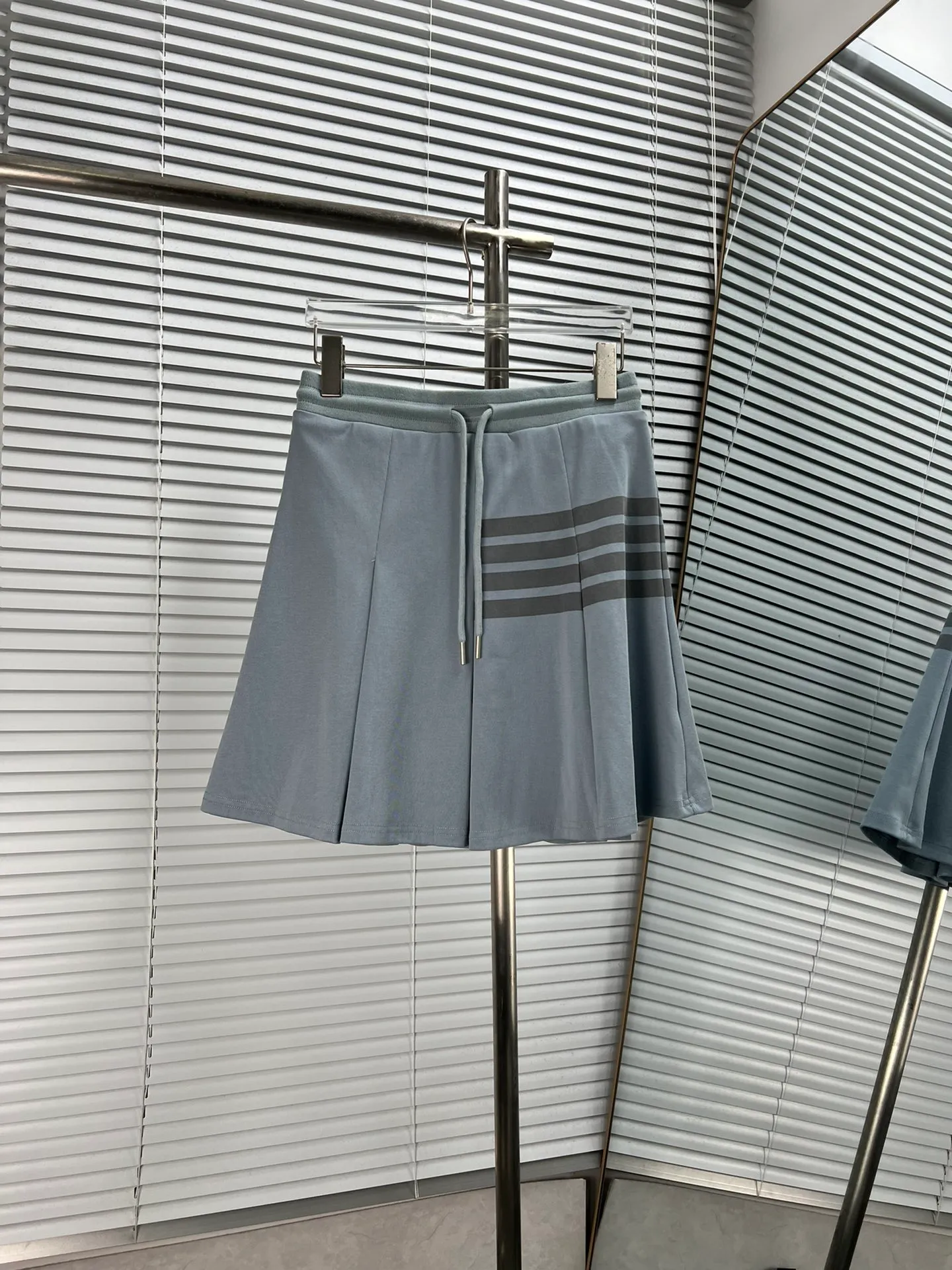 THOM BROWNE 📍𝐂𝐨𝐥𝐨𝐮𝐫 : 📍𝐒𝐢𝐳𝐞Size：0.1.2（S.M.L） 📍𝐃𝐞𝐭𝐚𝐢𝐥 ： ， ， + get ， ， ， ， JEJUE 、 ， ， ， Breathable~ ， ， ~ !🛒🛒